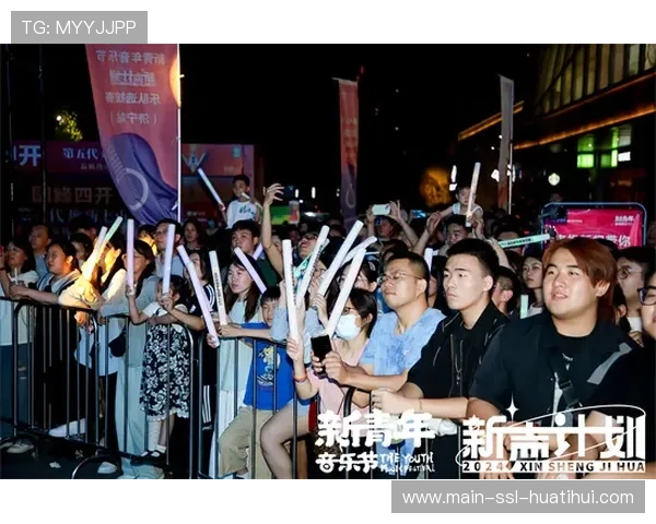 观众周华华点赞青BA:赛事彰显城市青春气息与活力 观众周华华点赞青BA:赛事彰显城市青春气息与活力